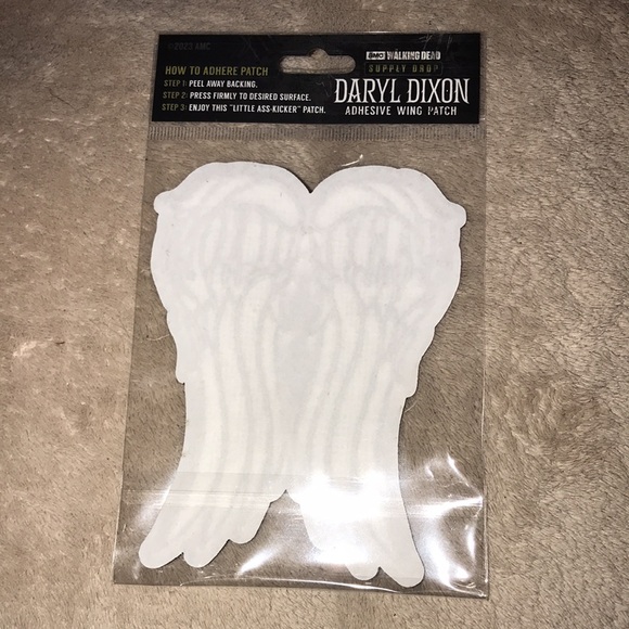 AMC The Walking Dead official Supply Drop Daryl Dixon adhesive wing patch New - Picture 2 of 2